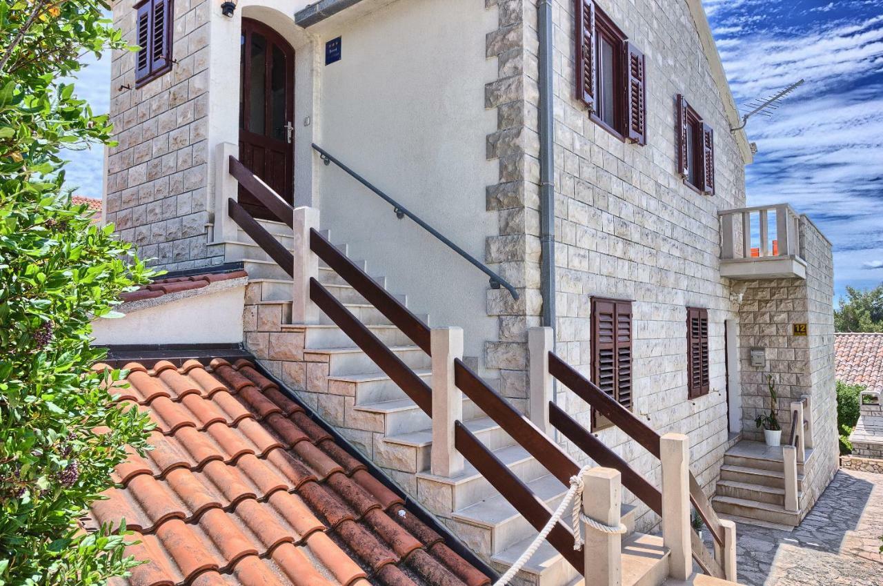 Lantana Apartment Bol Exterior photo